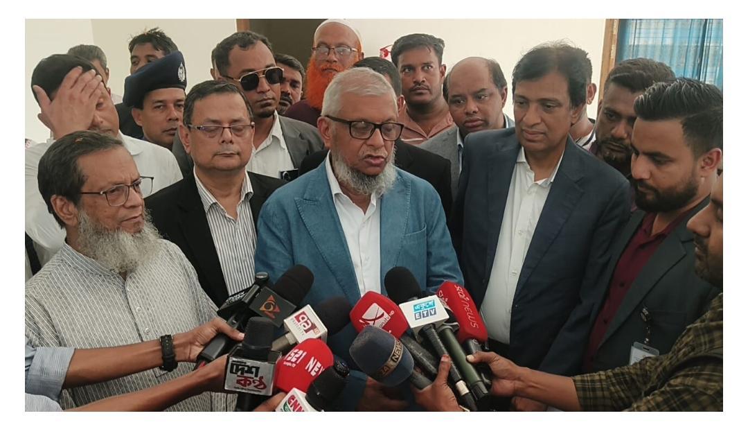 বন্দরে শ্রমকল্যাণ কমপ্লেক্স পরিদর্শন করলেন মন্ত্রী আরিফুল হক চৌধুরী, অনিয়মে ৫২ এজেন্সির লাইসেন্স বাতিল
